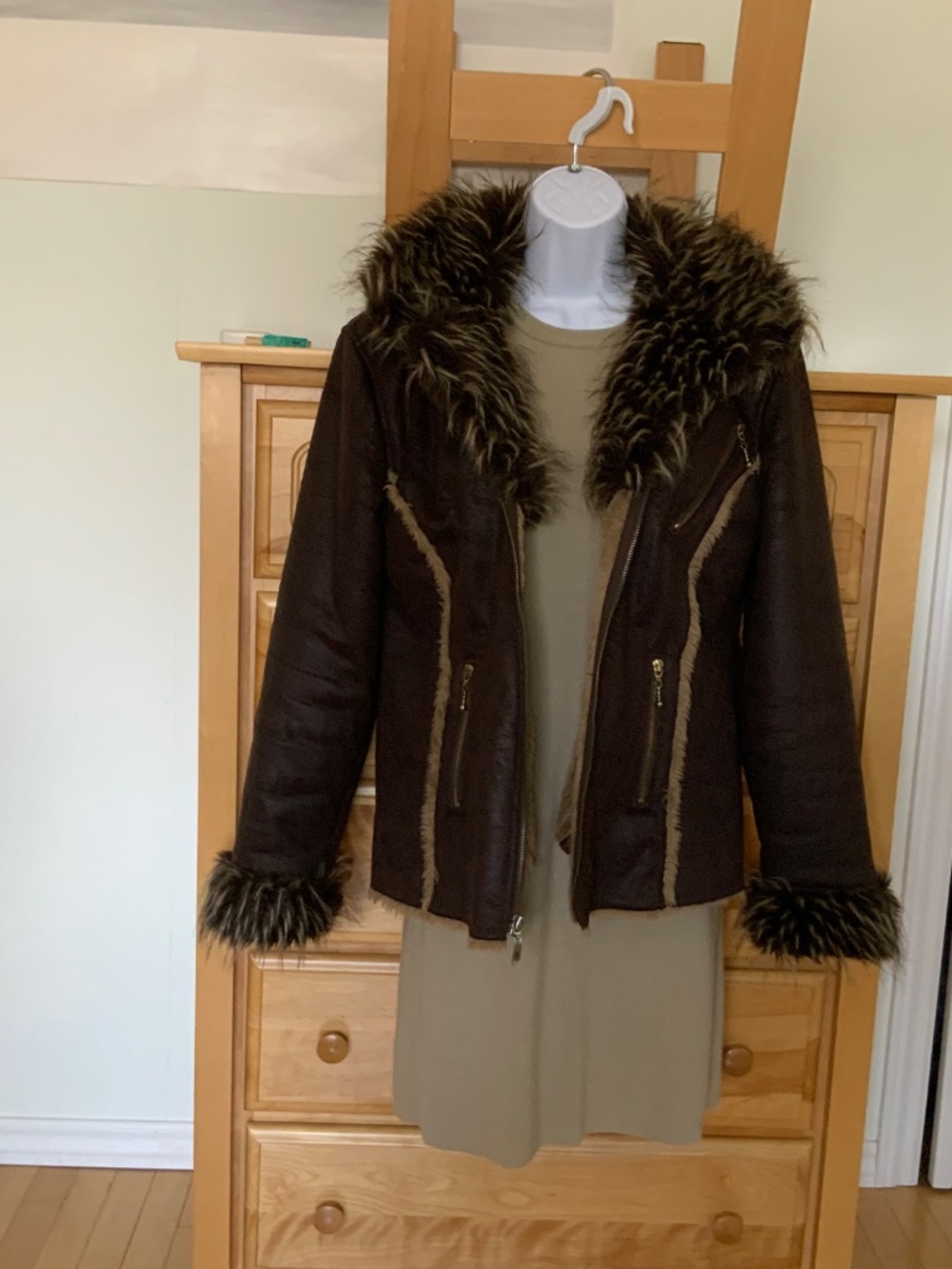 Faux leather, faux fur women’s jacket, size medium, colour brown - Picture 3 of 4